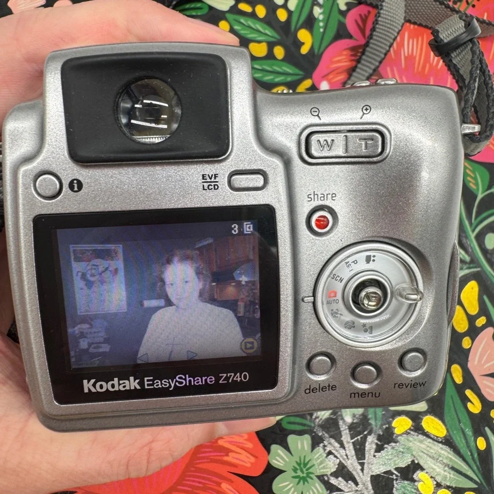 Kodak EasyShare Z740 Digital Camera Silver 5.0MP 10x Optical Zoom with 256MB SD
